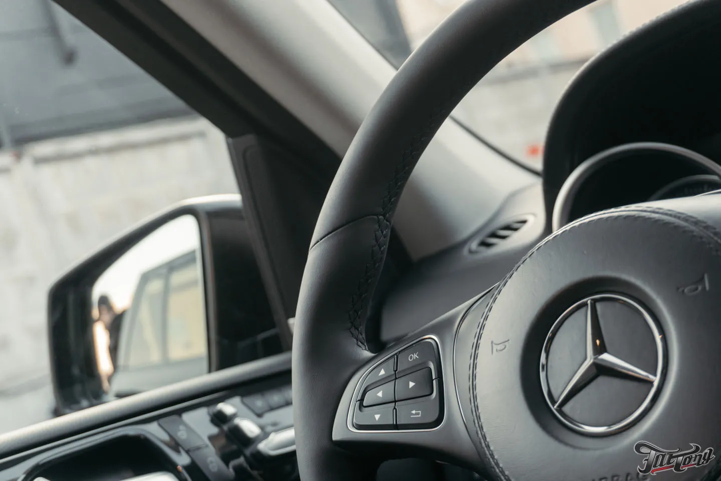 Перетяжка обода и подушки руля Mercedes GLS в кожу